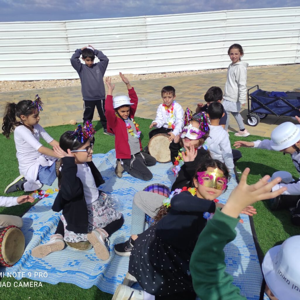 תוכנית תל"ן בשילוב מוזיקה עם צלילי עולם